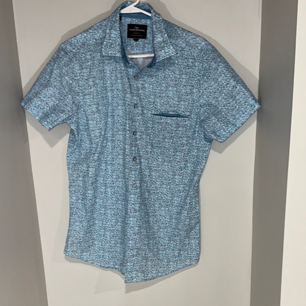 Rodd & Gunn Blue Patterned Button Down Shirt. Size M.